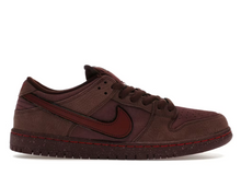 Charger l&#39;image dans la galerie, Nike SB Dunk Low City of Love Bordeaux Crush
