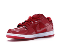 Charger l&#39;image dans la galerie, Nike SB Dunk Low en cuir verni rouge
