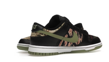 Charger l&#39;image dans la galerie, Nike Dunk Low Crazy Camo
