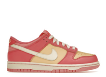 Charger l&#39;image dans la galerie, Nike Dunk Low Fraise Pêche Crème
