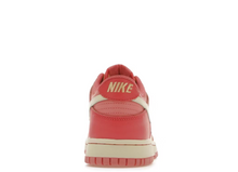 Charger l&#39;image dans la galerie, Nike Dunk Low Fraise Pêche Crème
