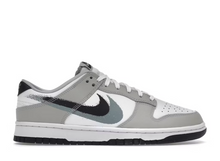 Charger l&#39;image dans la galerie, Pochoir Swoosh Nike Dunk Low
