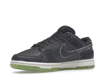 Charger l&#39;image dans la galerie, Nike Dunk Low Retro PRM Halloween (2022)
