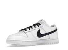 Charger l&#39;image dans la galerie, La Dunk Low Reverse Panda de Nike
