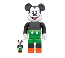 Charger l&#39;image dans la galerie, Ensemble d&#39;affiches Bearbrick x Disney Mickey Mouse des années 1930 100 % et 400 %
