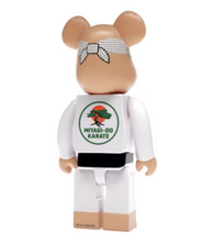 Charger l&#39;image dans la galerie, Bearbrick Cobra Kai Miyagi-Do Karaté 400%
