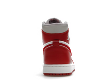 Charger l&#39;image dans la galerie, Jordan 1 Retro High OG Varsity Rouge
