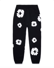 Load image into Gallery viewer, Denim Tears The Cotton Wreath Sweatpants Black
