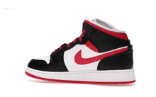 Load image into Gallery viewer, Jordan 1 Mid Very Berry
