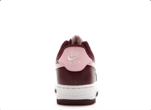 Charger l&#39;image dans la galerie, Nike Air Force 1 Low &#39;07 Saint-Valentin (2023)
