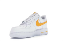 Charger l&#39;image dans la galerie, Nike Air Force 1 Low Blanc Université Or
