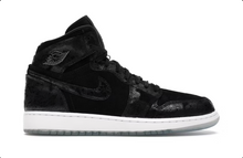 Charger l&#39;image dans la galerie, Jordan 1 Retro High Heiress en daim noir
