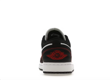 Charger l&#39;image dans la galerie, Jordan 1 Low SE Utility Blanc Noir Rouge Gym
