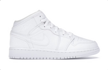 Charger l&#39;image dans la galerie, Jordan 1 Mid Triple White Cuir vieilli
