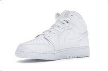 Charger l&#39;image dans la galerie, Jordan 1 Mid Triple White Cuir vieilli
