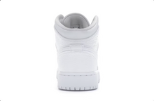 Charger l&#39;image dans la galerie, Jordan 1 Mid Triple White Cuir vieilli
