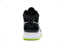 Charger l&#39;image dans la galerie, Jordan 1 Mid Noir Cyber ​​Mystic Vert (GS)
