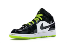 Charger l&#39;image dans la galerie, Jordan 1 Mid Noir Cyber ​​Mystic Vert (GS)
