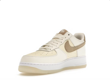 Charger l&#39;image dans la galerie, Nike Air Force 1 Low &#39;07 LV8 Lait de coco Kaki
