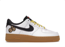 Charger l&#39;image dans la galerie, Nike Air Force 1 Low &#39;07 LV8 : un sourire supplémentaire
