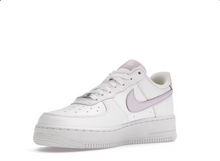 Charger l&#39;image dans la galerie, Poupée Blanche Nike Air Force 1 Low Next Nature
