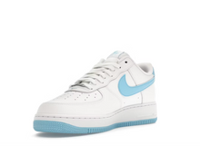 Charger l&#39;image dans la galerie, Nike Air Force 1 Low &#39;07 Blanc Bleu Aquarius
