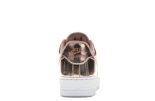 Charger l&#39;image dans la galerie, Nike Air Force 1 Low Bronze métallique
