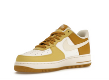 Charger l&#39;image dans la galerie, Nike Air Force 1 Low &#39;07 Bronzine Saturne Or
