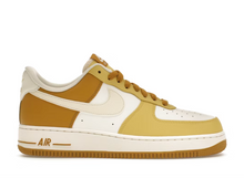 Charger l&#39;image dans la galerie, Nike Air Force 1 Low &#39;07 Bronzine Saturne Or
