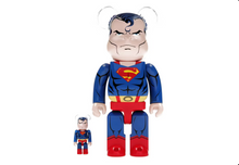 Charger l&#39;image dans la galerie, Coffret Superman Bearbrick (Batman : Hush Ver.) 100 % et 400 %
