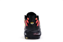 Charger l&#39;image dans la galerie, Nike Air Max Plus Noir Volt Rouge Solaire
