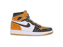 Charger l&#39;image dans la galerie, Pin&#39;s de baskets AJ1 « Shattered Backboard »
