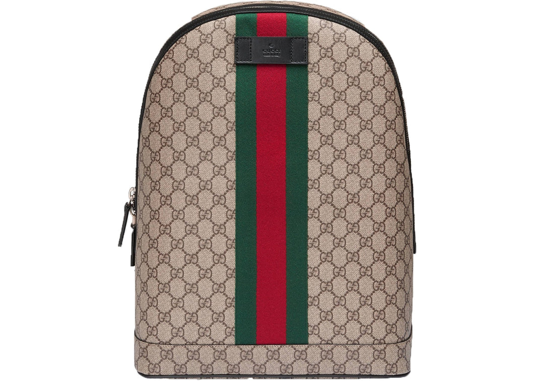 Sac à dos Gucci avec fermeture éclair sur le dessus et détail Web suprême GG