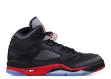 Charger l&#39;image dans la galerie, Jordan 5 Retro Satin Bred (GS) Taille 7Y
