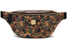 Charger l&#39;image dans la galerie, Sac ceinture MCM x BAPE Stark moyen Visetos camouflage
