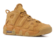 Charger l&#39;image dans la galerie, Nike Air More Uptempo Flax (GS) Taille 6,5 Y
