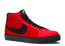 Charger l&#39;image dans la galerie, Nike SB Zoom Blazer Mid Kevin et Hell Taille 7,5 US
