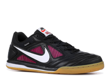 Charger l&#39;image dans la galerie, Nike SB Gato Supreme Noir Taille 10,5 US
