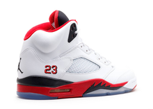 Charger l&#39;image dans la galerie, Jordan 5 Retro Fire Red Languette Noire (2013) Taille 10 US
