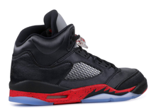 Charger l&#39;image dans la galerie, Jordan 5 Retro Satin Bred (GS) Taille 7Y
