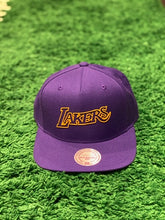 Charger l&#39;image dans la galerie, Casquette snapback Mitchell N Ess des LAKERS 
