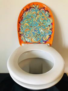 Peinture unique de couvre-siège de toilette par Gerard Gademan intitulée FLUSHED 1 