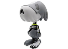 Load image into Gallery viewer, Cote Escriva Creepy Snoop Vinyl Figure Grey
