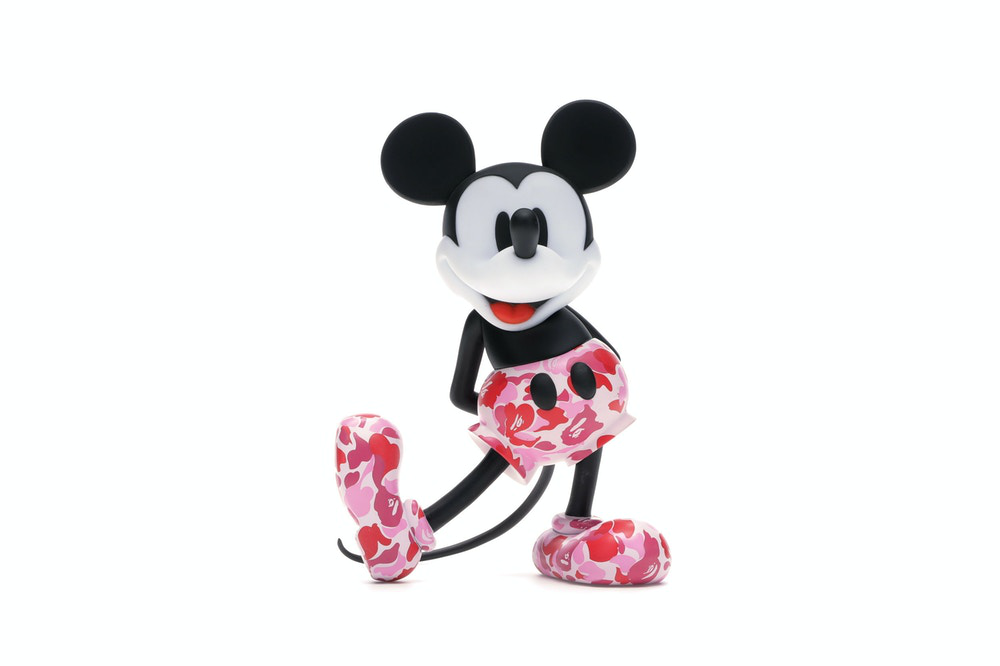 Figurine BAPE x Mickey Mouse 90e anniversaire camouflage rose 